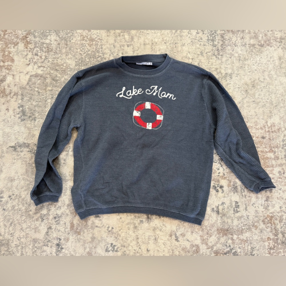 “Lake Mom” Sweatshirt - Size Medium